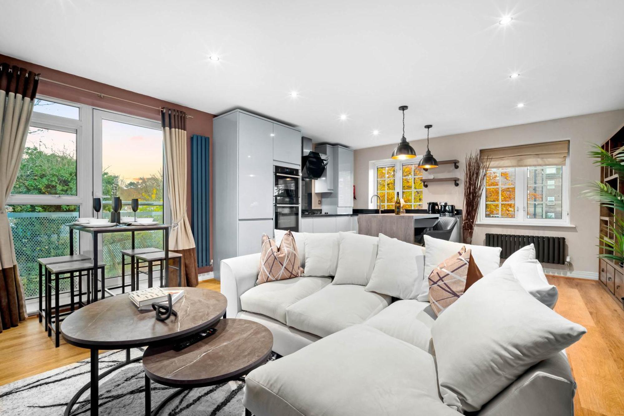 Apartment Exclusive Two-bedroom With Balcony & Parking 5oa *