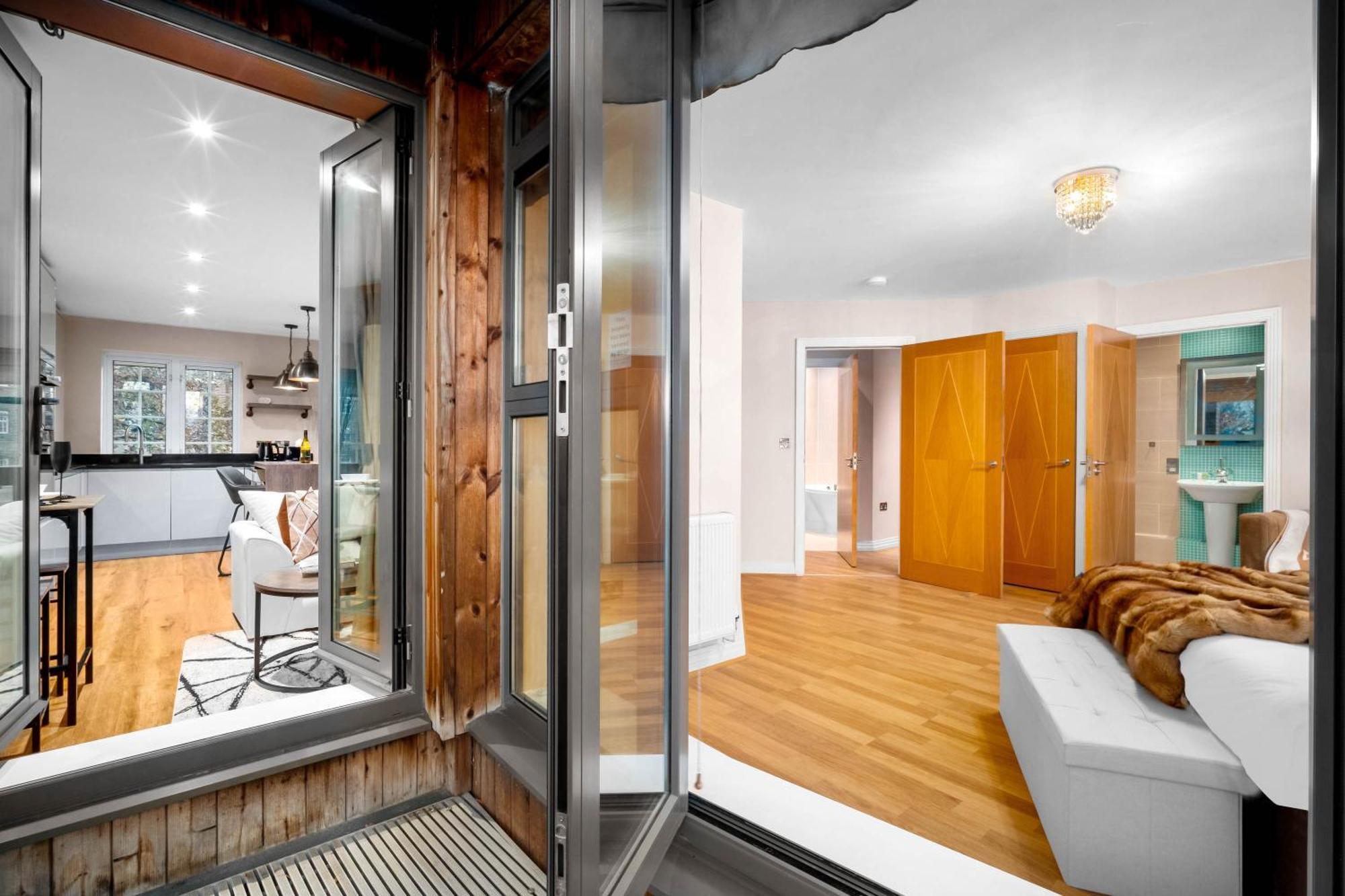 Apartment Exclusive Two-bedroom With Balcony & Parking 5oa Birmingham