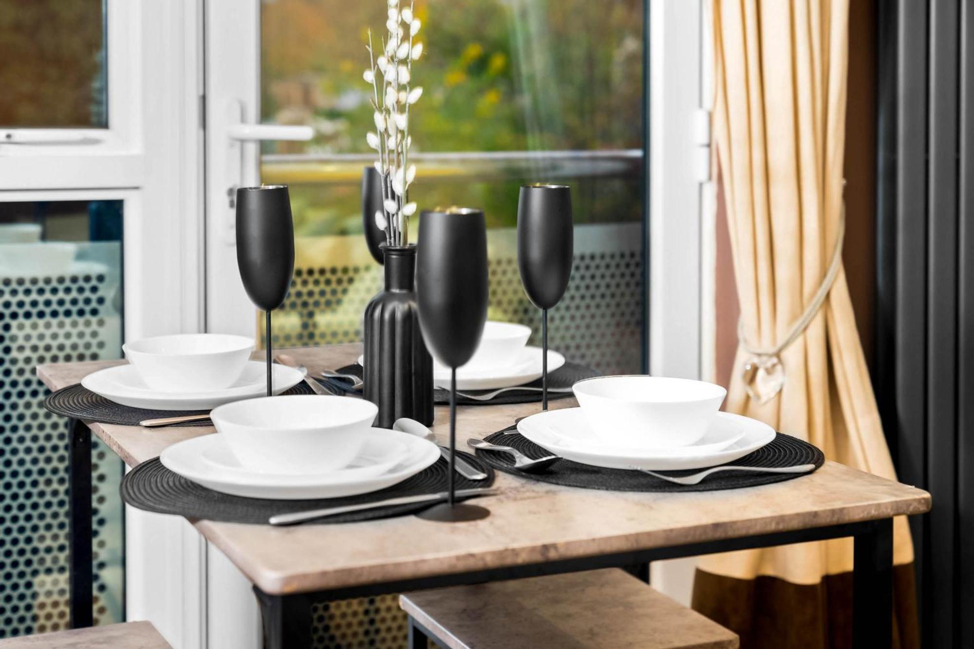 Exclusive Two-bedroom With Balcony & Parking 5oa *