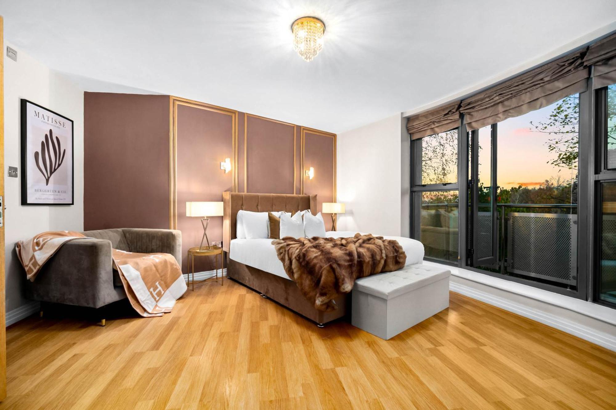 Exclusive Two-bedroom With Balcony & Parking 5oa *