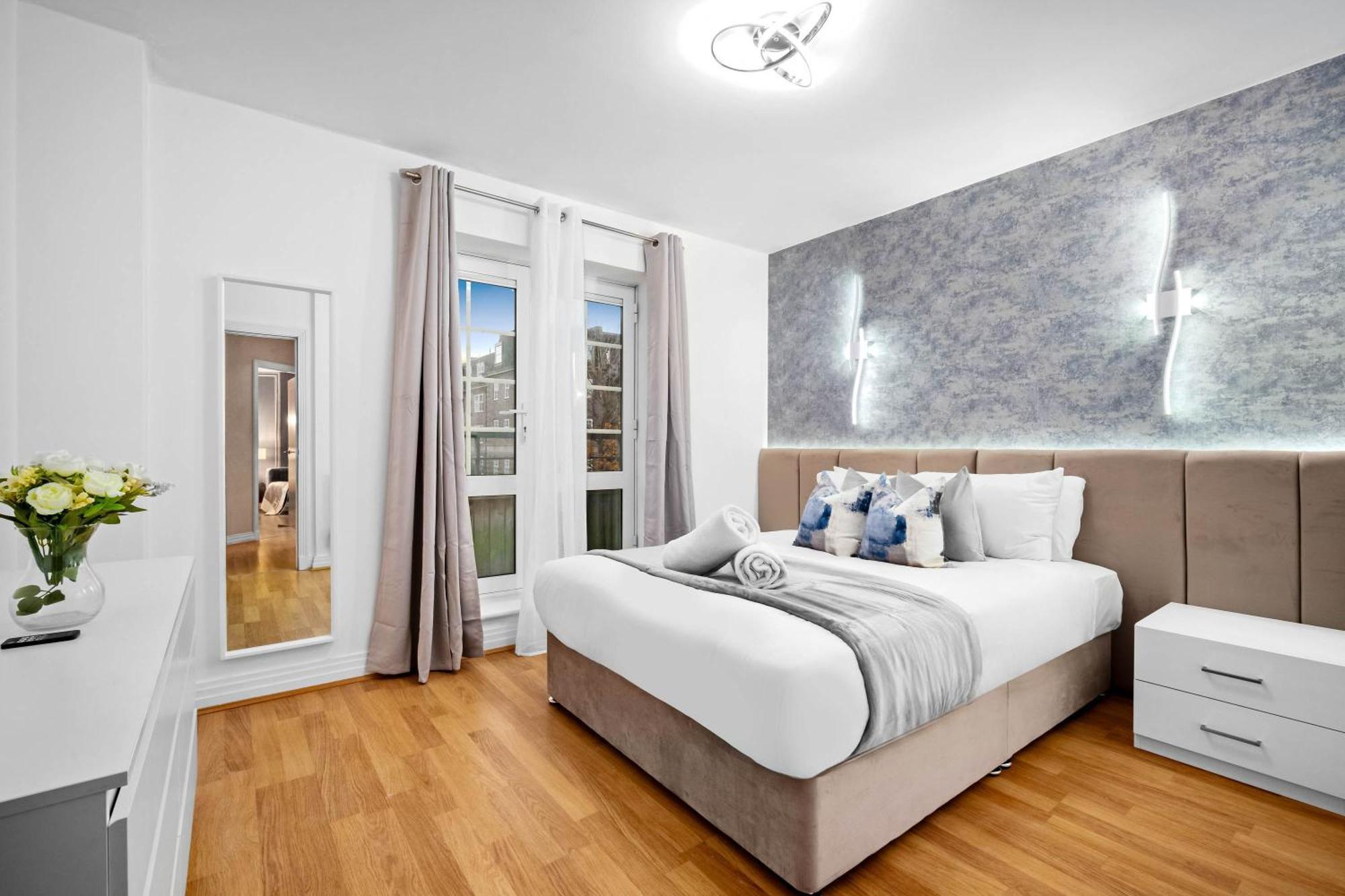 Exclusive Two-bedroom With Balcony & Parking 5oa Apartment *