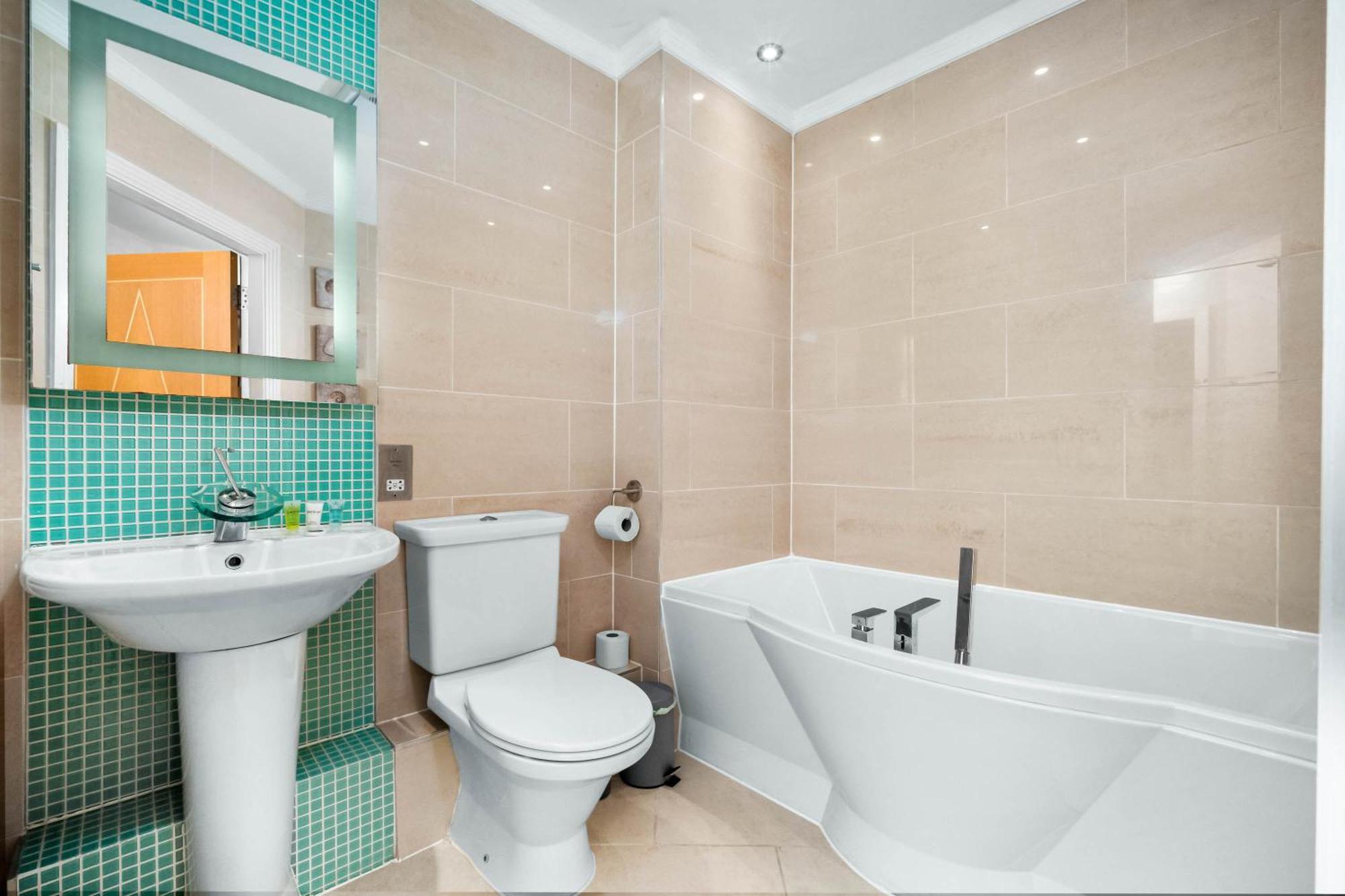 Apartment Exclusive Two-bedroom With Balcony & Parking 5oa Birmingham