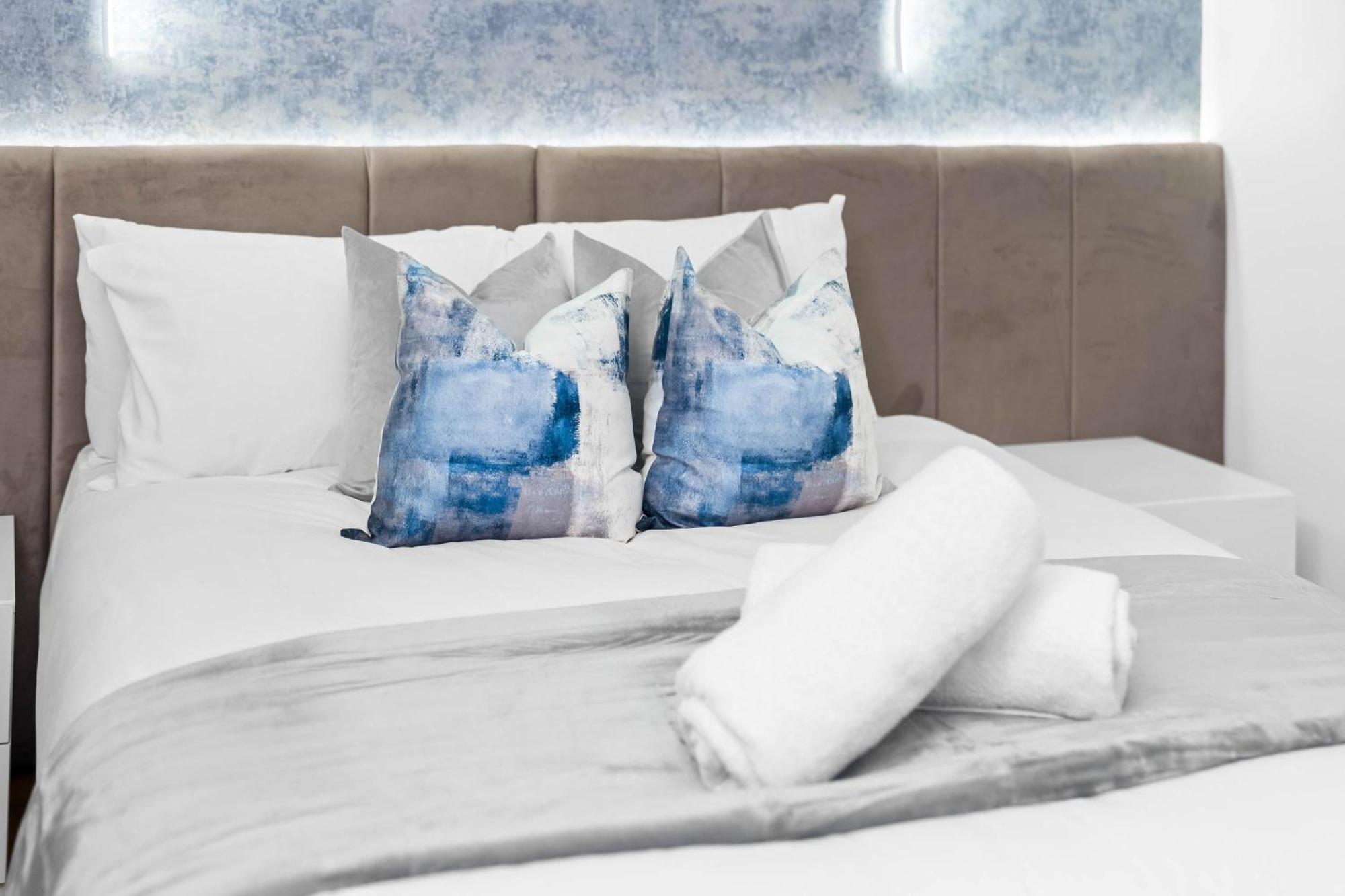 Apartment Exclusive Two-bedroom With Balcony & Parking 5oa