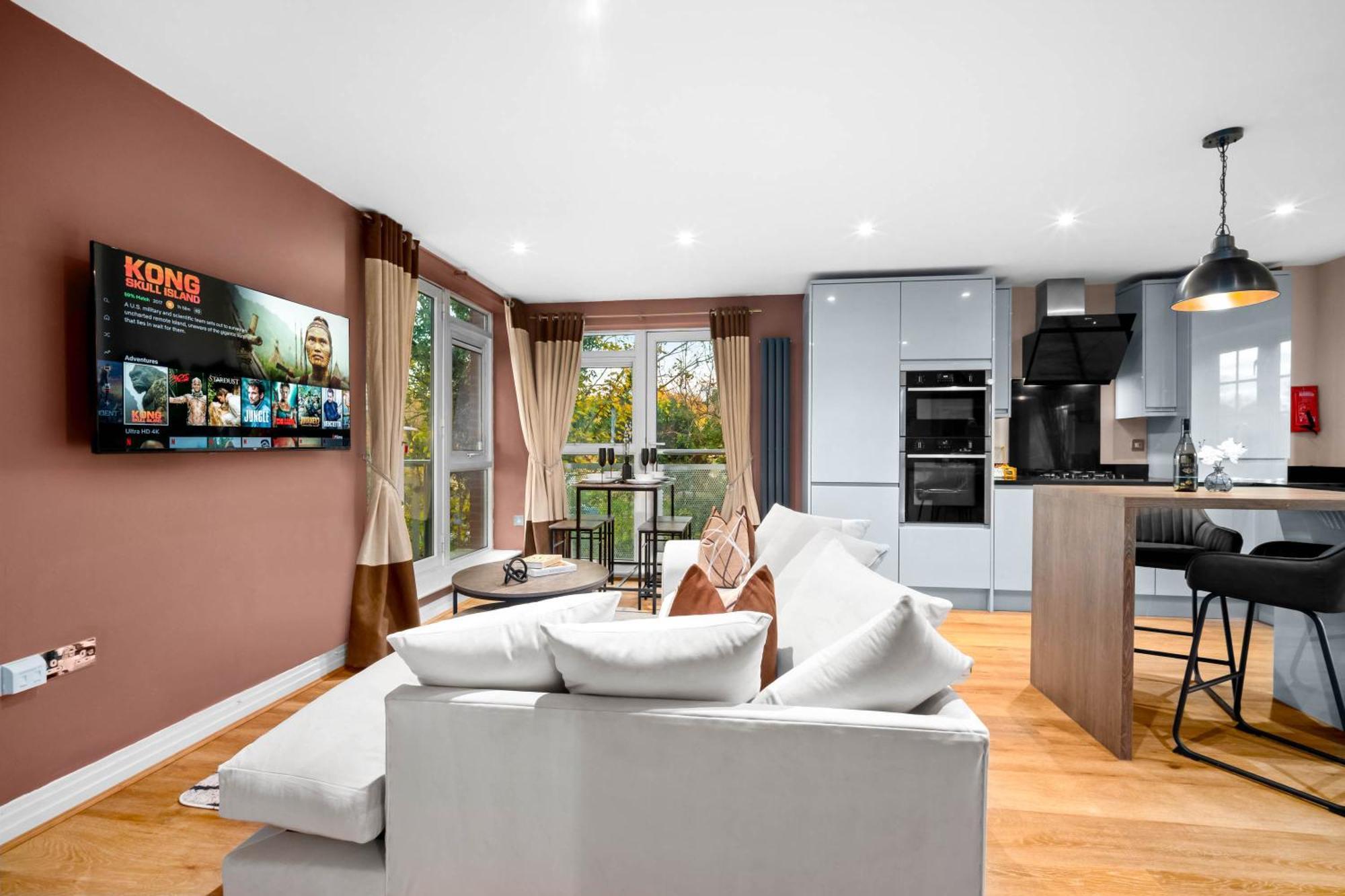 Exclusive Two-bedroom With Balcony & Parking 5oa *
